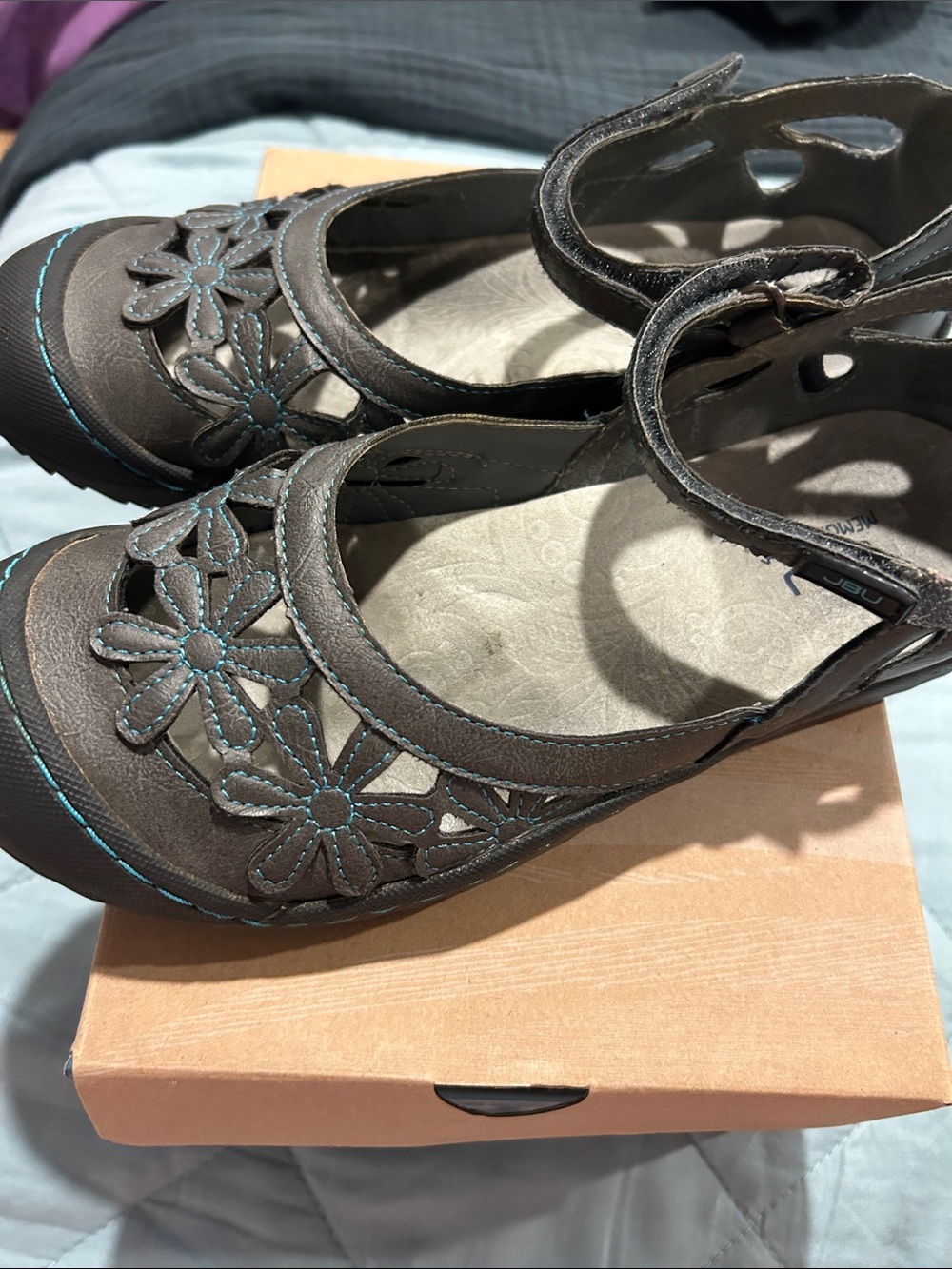 JBU Gray Floral Cutout Mary Jane Mules with Teal Accents 8.5 - Picture 3 of 6